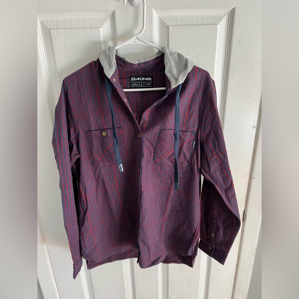 Dakine women’s Button down with Hood  Womens Large NWT
